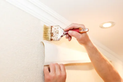 Pose de papier peint au Grand-Lucé — revêtements muraux et toiles de verre